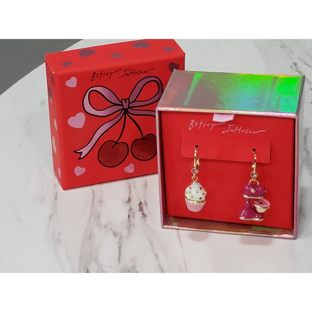 NEW Betsey Johnson Mismatched Cupcake And Mixer Earrings baker dessert pink 3d